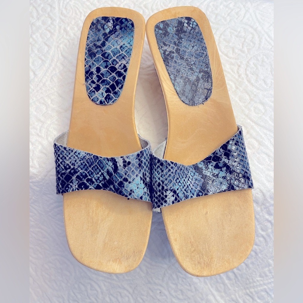 Hillary & Hanson Faux Snake Skin, Leather Slides Clogs EUC SZ 8